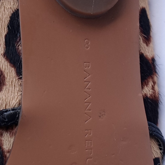 014 Banana Republic Flats. Size 8 - Picture 9 of 9